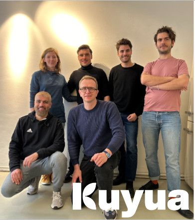 Kuyua-Team mit Christian Dietrich hockend in der Mitte