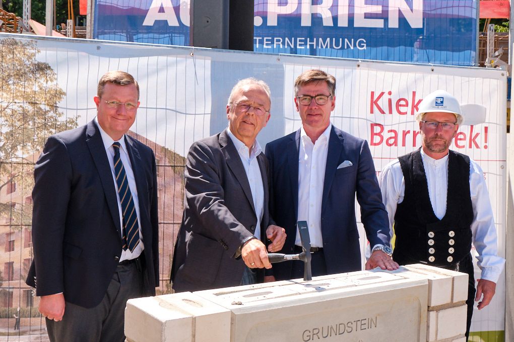Baustelle Barmbek Gruppenfoto Grundsteinlegung Grundstein