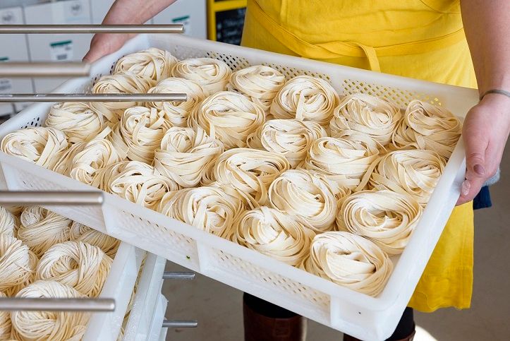 Selbstgemachte Pasta, die Produktion und der Verkauf wird als Existenzgründung mit Zuschüssen gefördert.